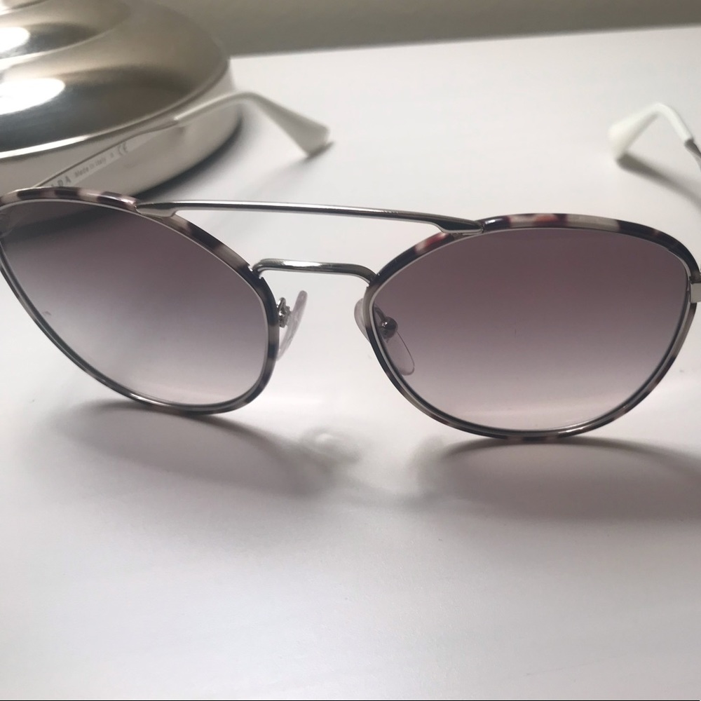 Authentic Prada sunglasses. With case - Picture 8 of 8